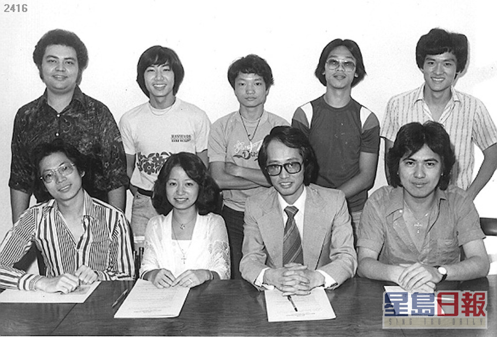 周華健（後排右一）1978年參加無綫業餘歌唱大賽奪冠，同屆參賽者還有張偉文（後排左一）。