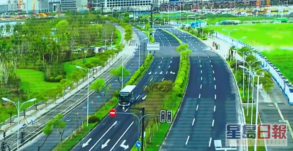 上海开放首批自动驾驶高速公路，里程逾500公里。微博片截图