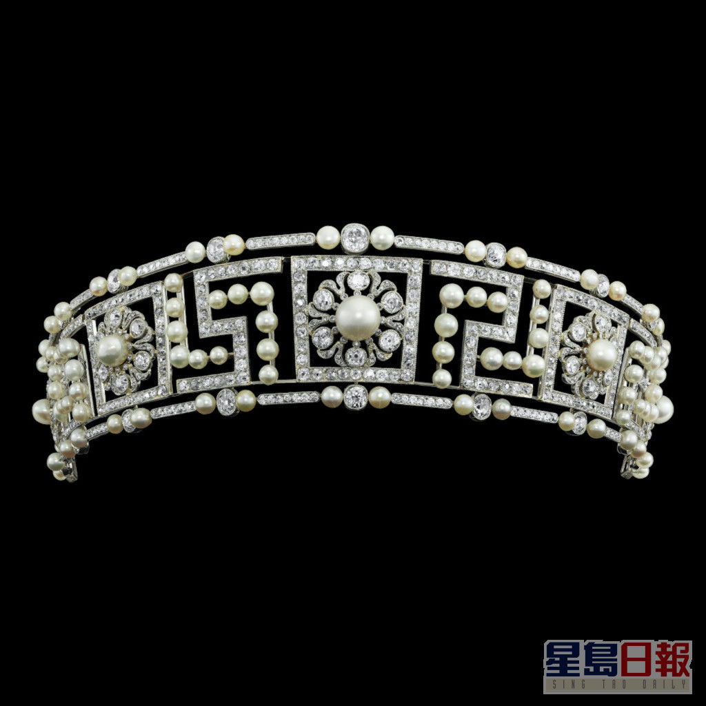 刘嘉玲借出的皇冠就由品牌于1906年制作。