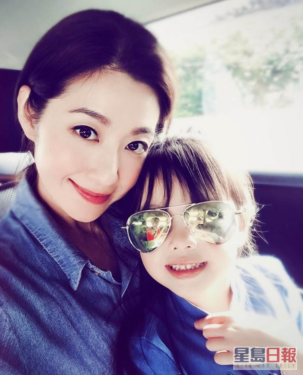 陈自瑶与女儿王靖乔同样是美人胚子。