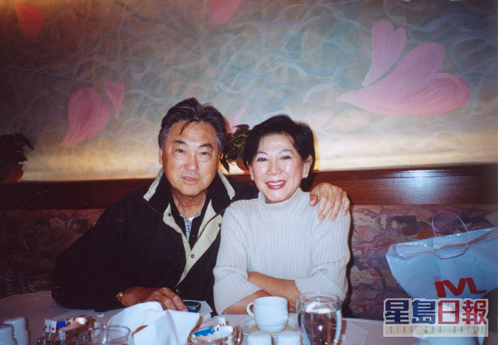 凌波与金汉育有两名儿子，大仔毕国智为香港电影导演，2006年凭《海南鸡饭》获得香港电影金像奖新晋导演，细仔毕国勇为台湾音乐制作人。