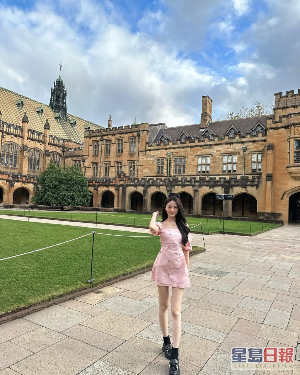 王卓淇今日在IG分享在澳洲悉尼大學的打卡相，更留言說：「明年入學。」