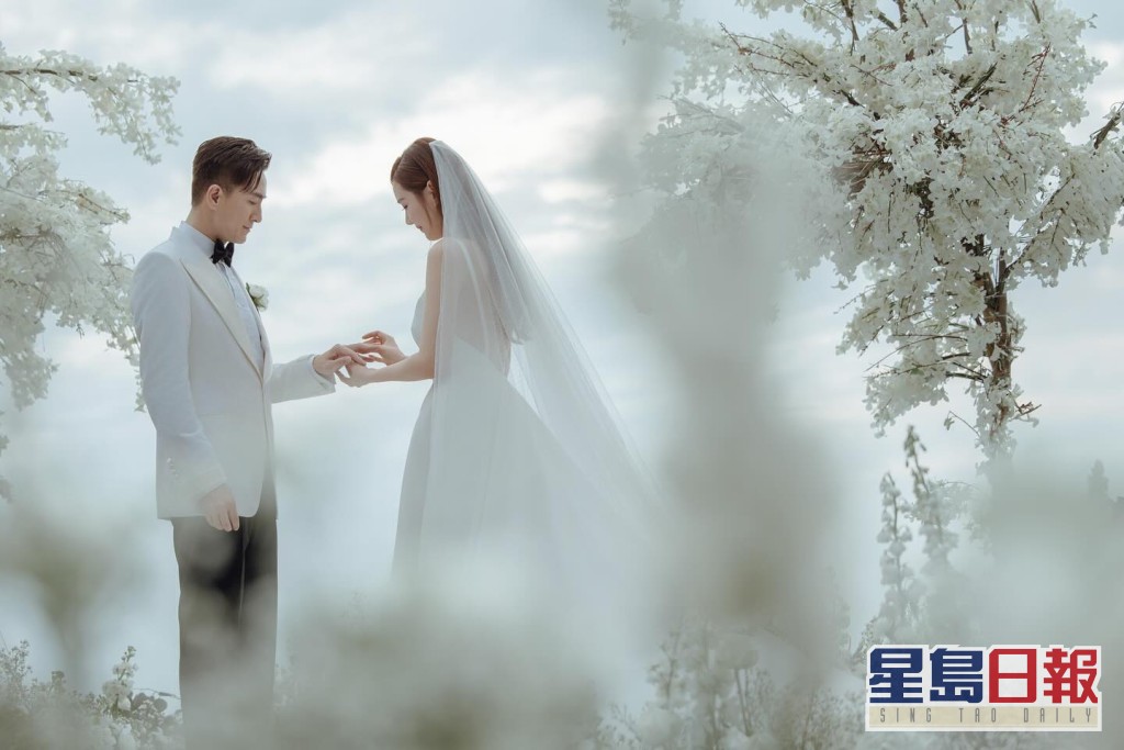 马国明与汤洛雯今午（16日）终在社交网分享婚礼喜悦！