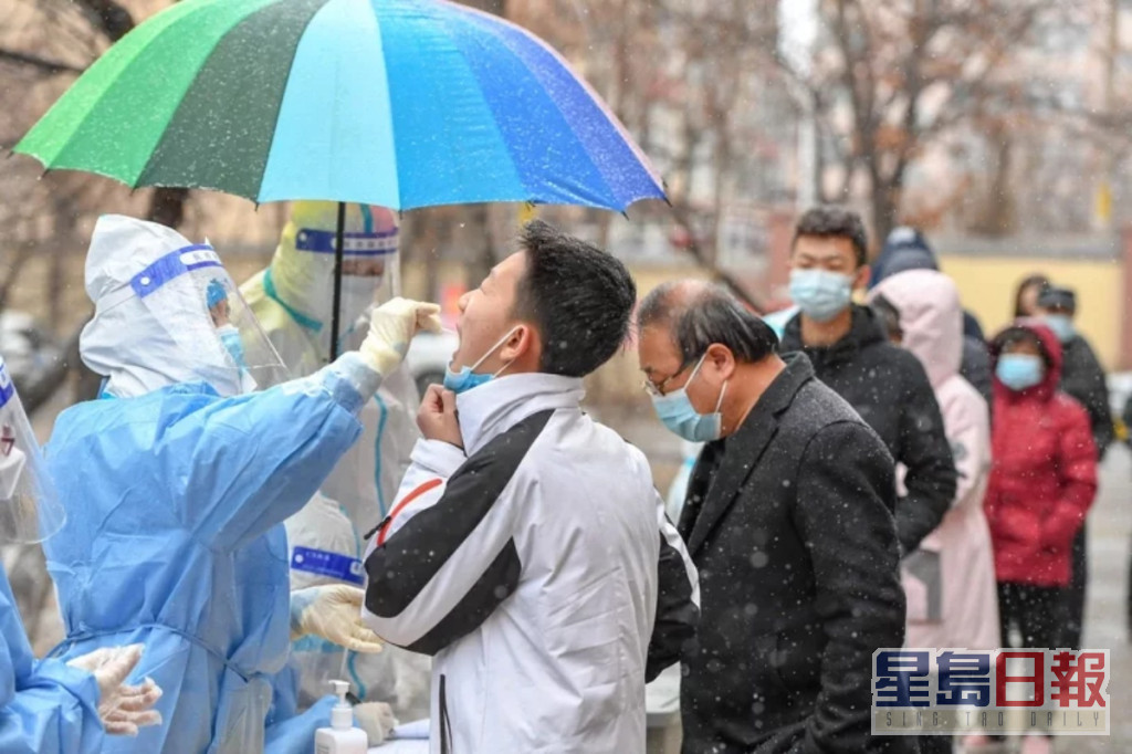 上海搭乘公共交通放寬核酸檢測陰性證明放寬至72小時。資料圖片