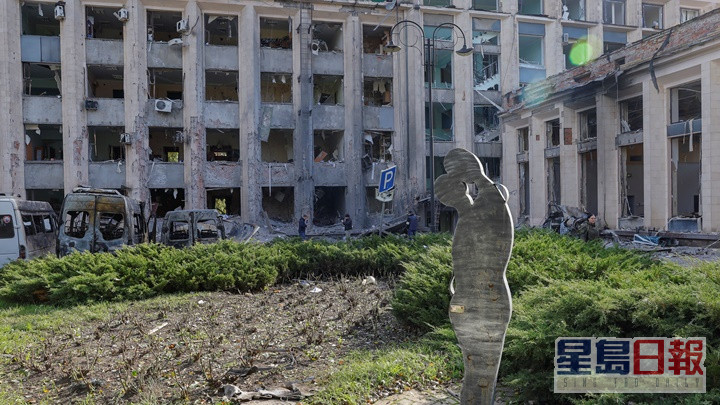 乌克兰顿涅茨克地区经过连月战斗，政府大楼等主要建筑物都被炮火损毁。路透社图片