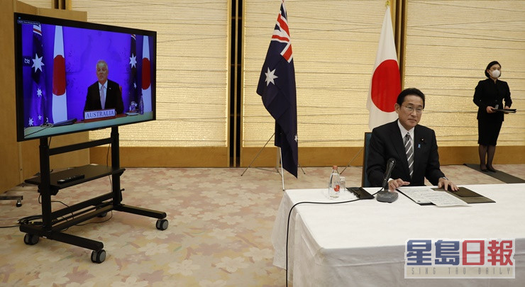日本及澳洲雙方透過視像會議簽署協定。AP圖片