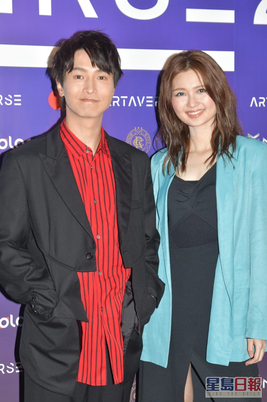 （左起）陳柏宇與黃妍為戶外藝術展覽擔任表演嘉賓。