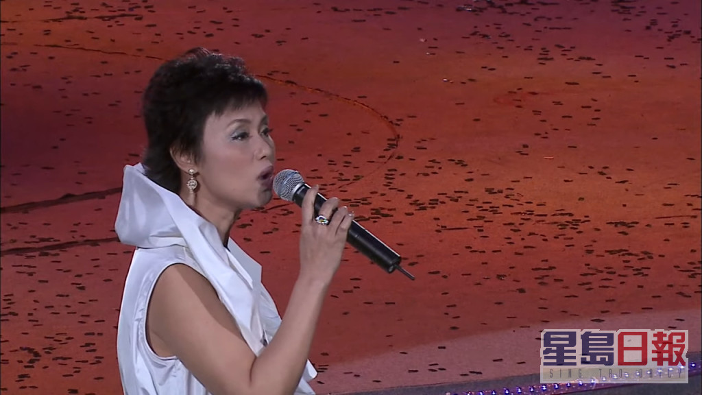 袁丽嫦唱红《鳄鱼泪》，歌曲更入选了「第一届十大中文金曲」。