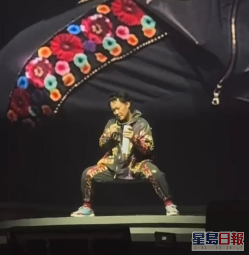 陈奕迅身在台北小巨蛋举行巡唱。