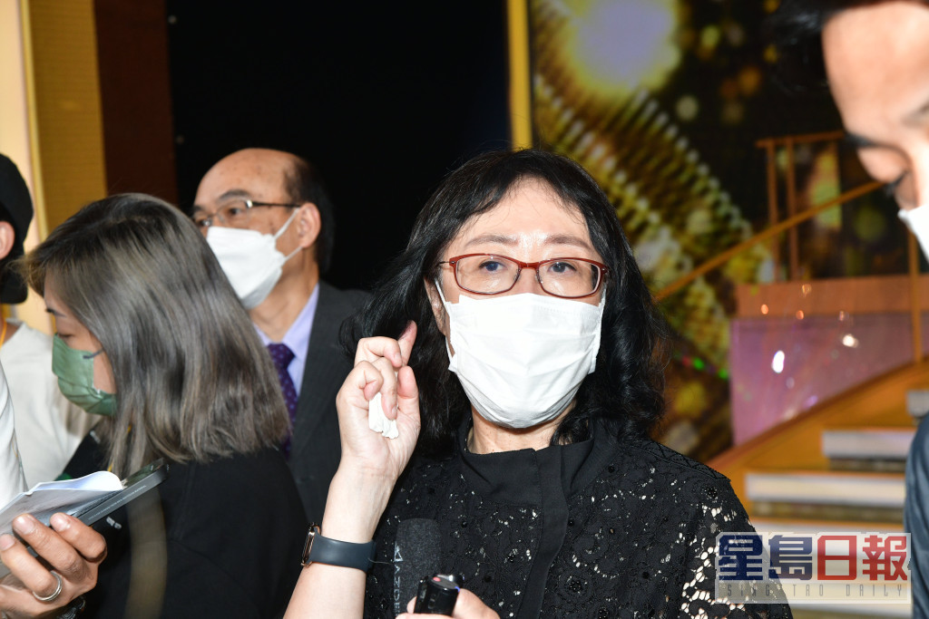 港姐统筹经理何小慧受访时表示，已到后台关心受伤佳丽5号陈婉怡。