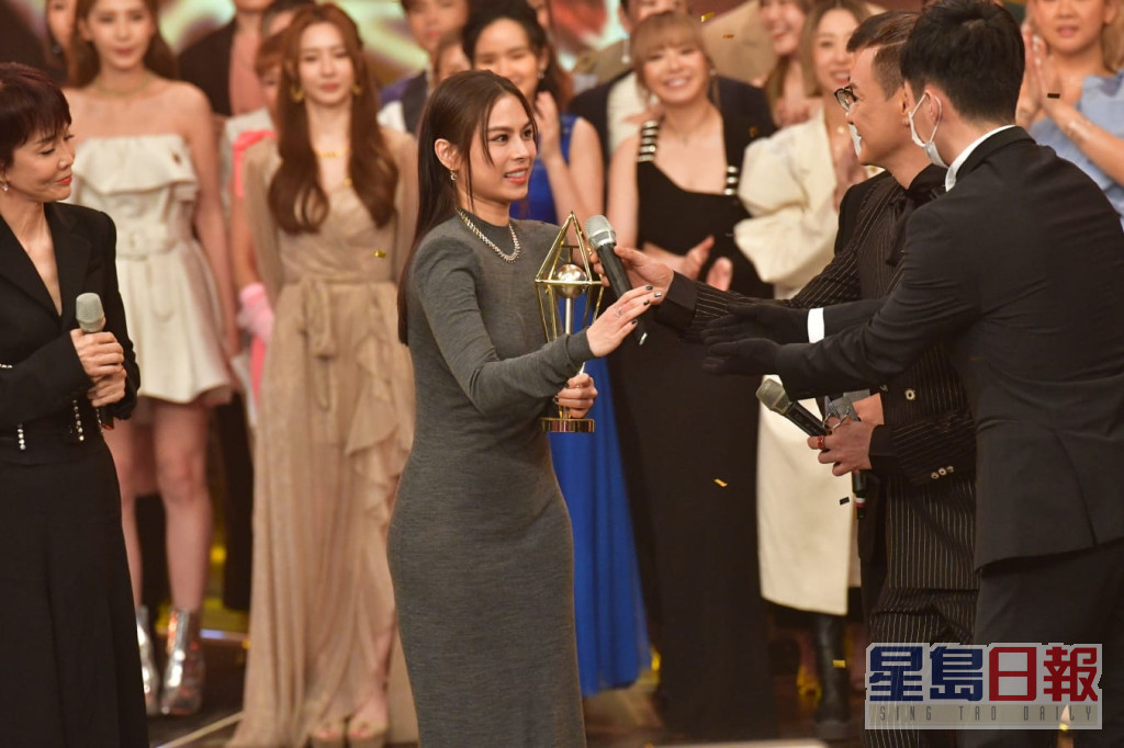 学友没有到场，只有Gin Lee领全球华人至尊金曲奖。