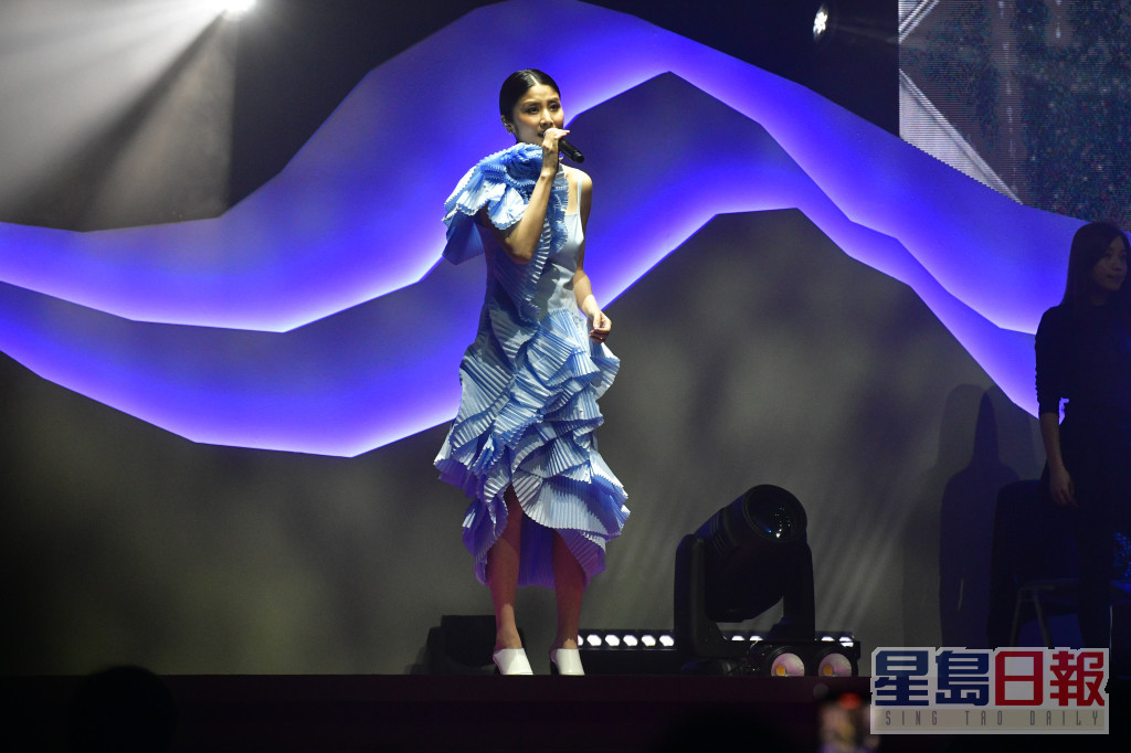 陳慧琳車禍後首度踏上舞台演唱。