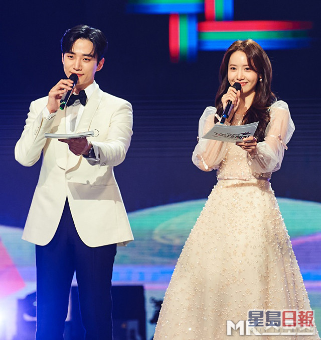 二人担任《MBC歌谣大祭典》主持。
