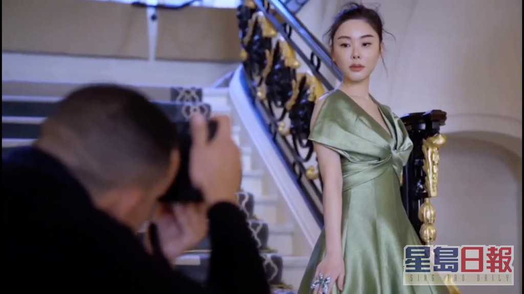蔡天凤虽然不是模特儿，但摆起Pose都好有Model风范。