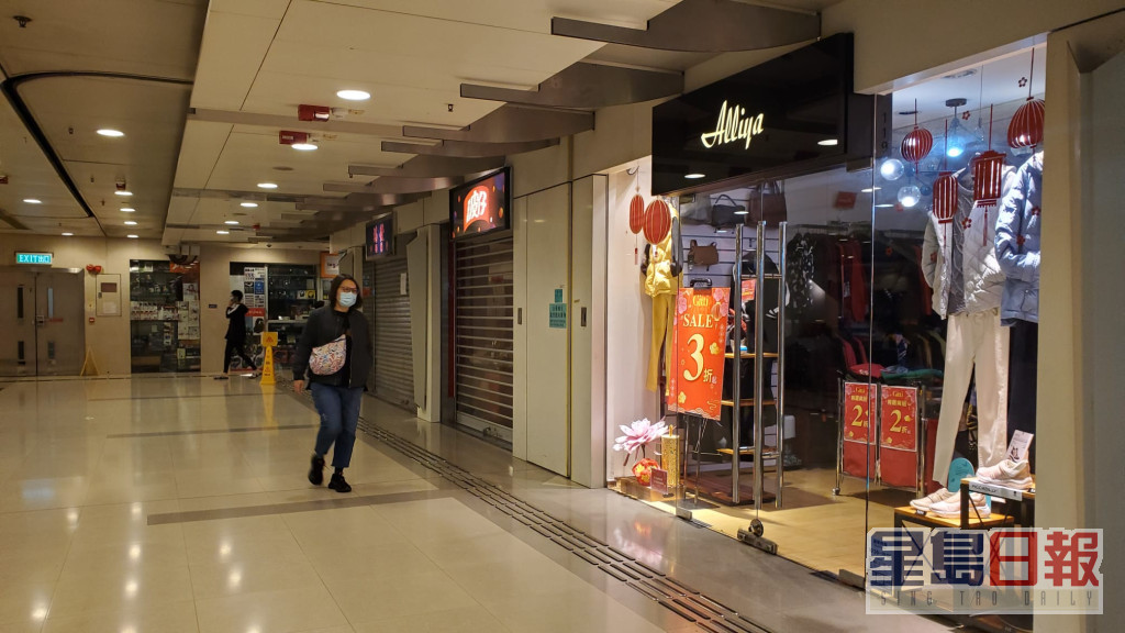 葵涌邨商場大部分店舖已關門。