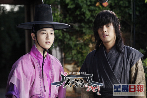 劉亞仁（右）因韓劇《成均館緋聞》在亞洲市場打開知名度。