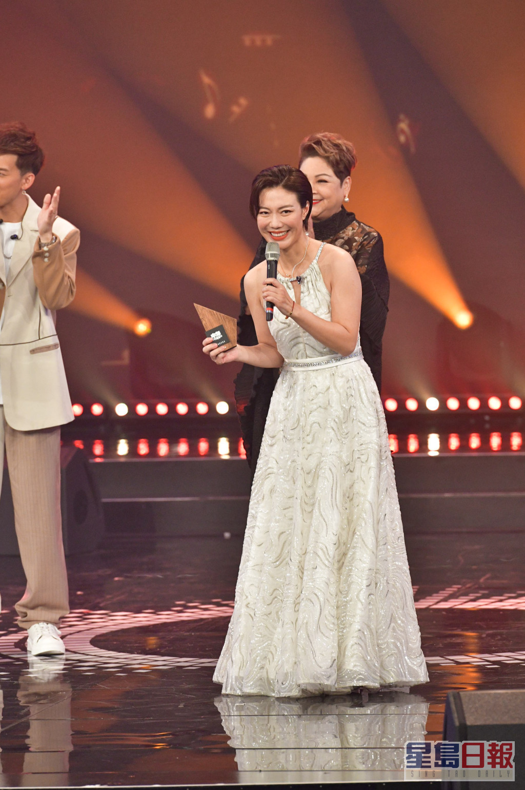 虽然大热龙婷只获得第4名，三甲不入，但获得观众票选的「观众最爱好声音」奖。