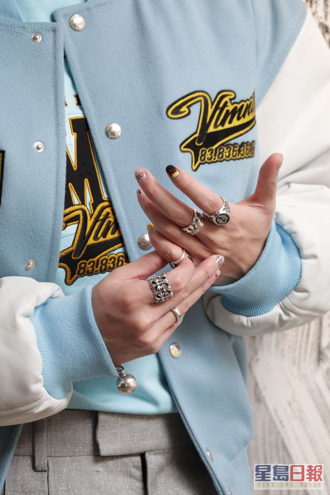 Tyson Yoshi自言喜欢上首饰，看他手上戴的戒指也很特别。