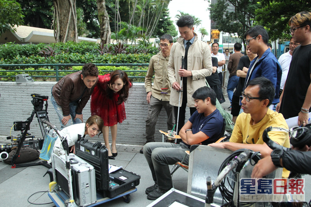 罗俊伟2017年执导拍《踩过界》，再与王浩信、朱千雪合作，是无綫近年的经典剧集之一。