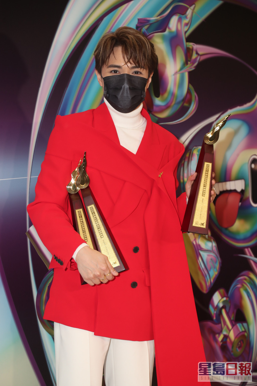 张敬轩今年事业重心在电影及开骚，反而没有太多新歌推出。
