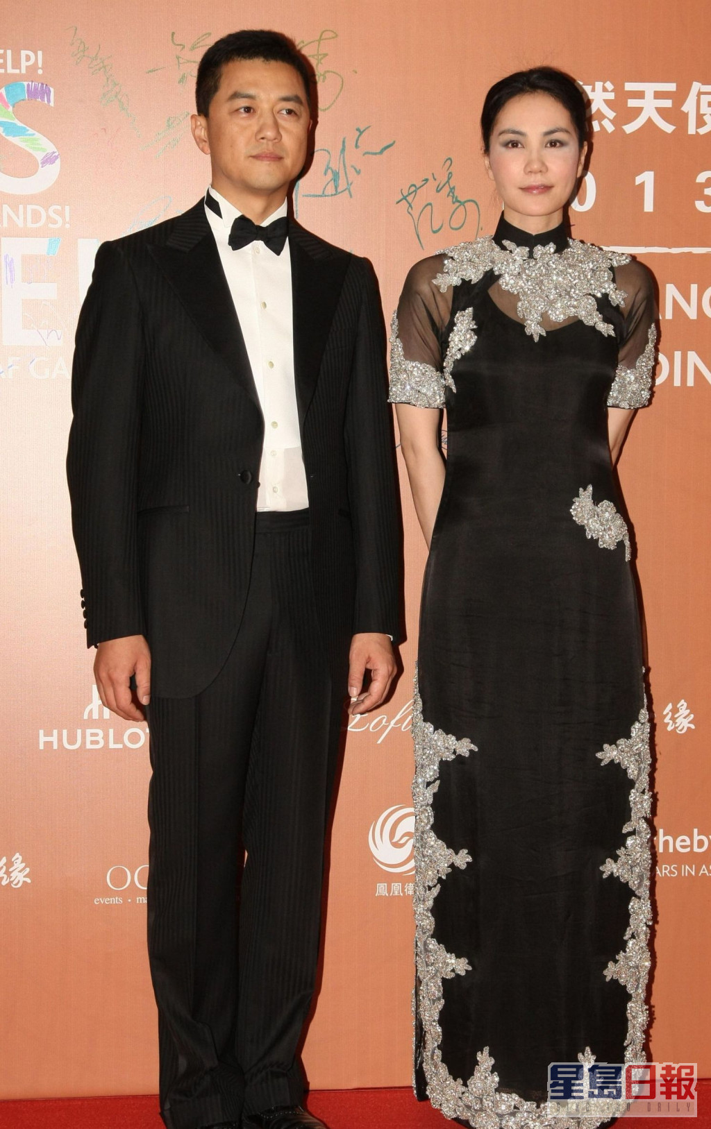 王菲与李亚鹏在2013年宣布离婚。