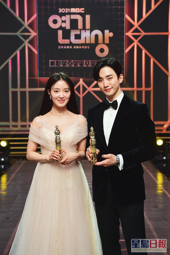 俊昊及李世榮在「MBC演技大賞」中奪得CP獎。