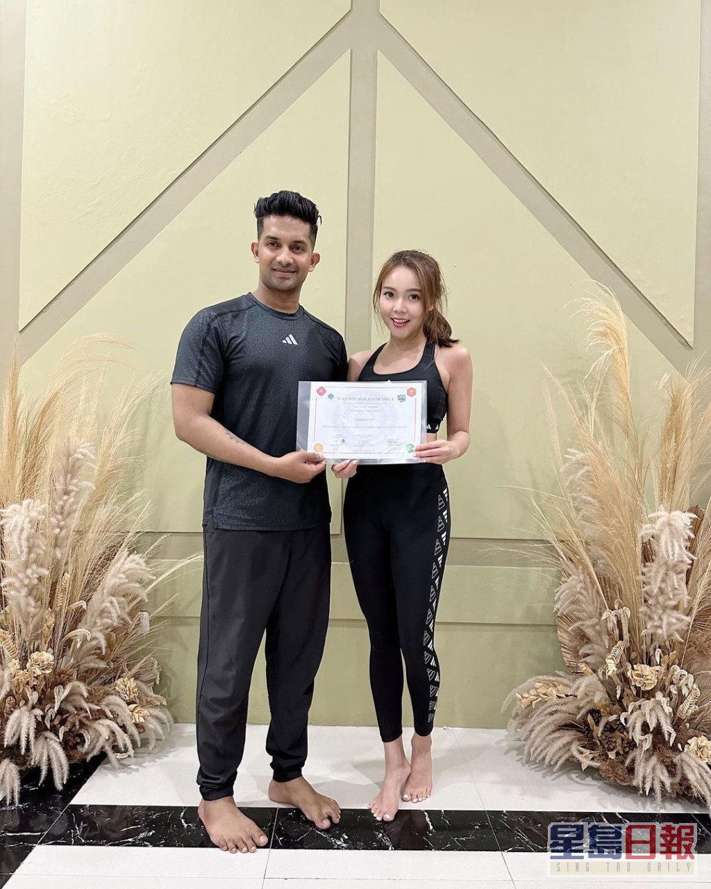 杜颖珊2017年考获瑜伽导师证书。