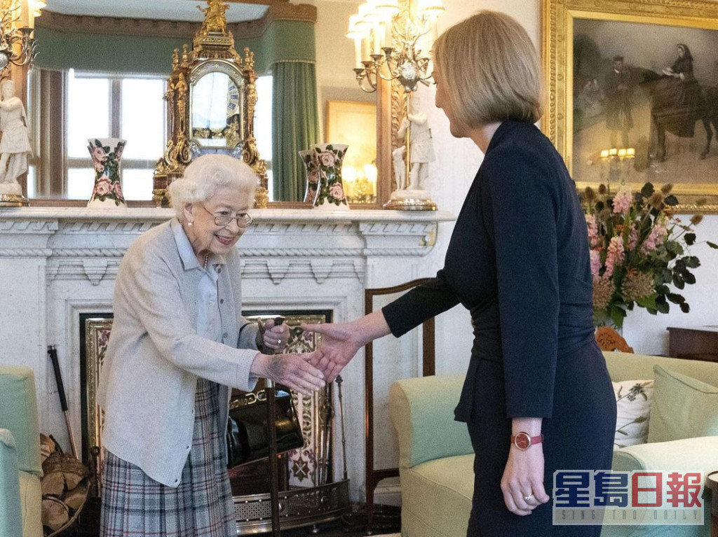 英女皇最后一次公开露面是本月6日接见新任英国首相卓慧思。