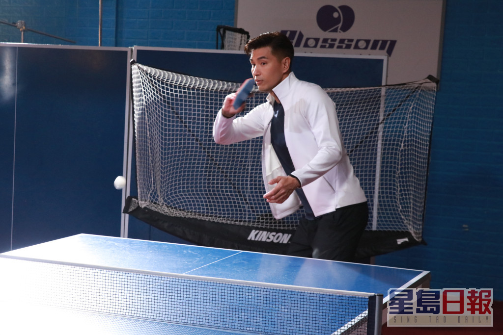展鵬本身是前港隊乒乓球手。
