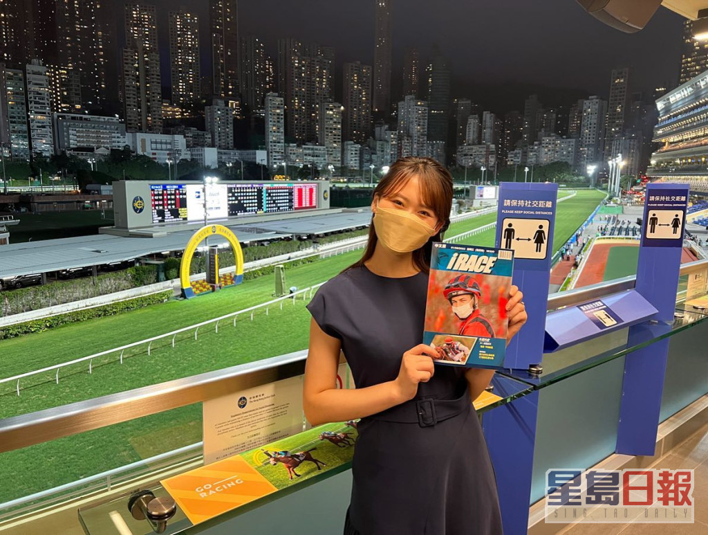濱口愛子來港後，曾到訪跑馬地馬場，當時還留言表示學識在香港買馬，又大讚香港馬場環境優美。