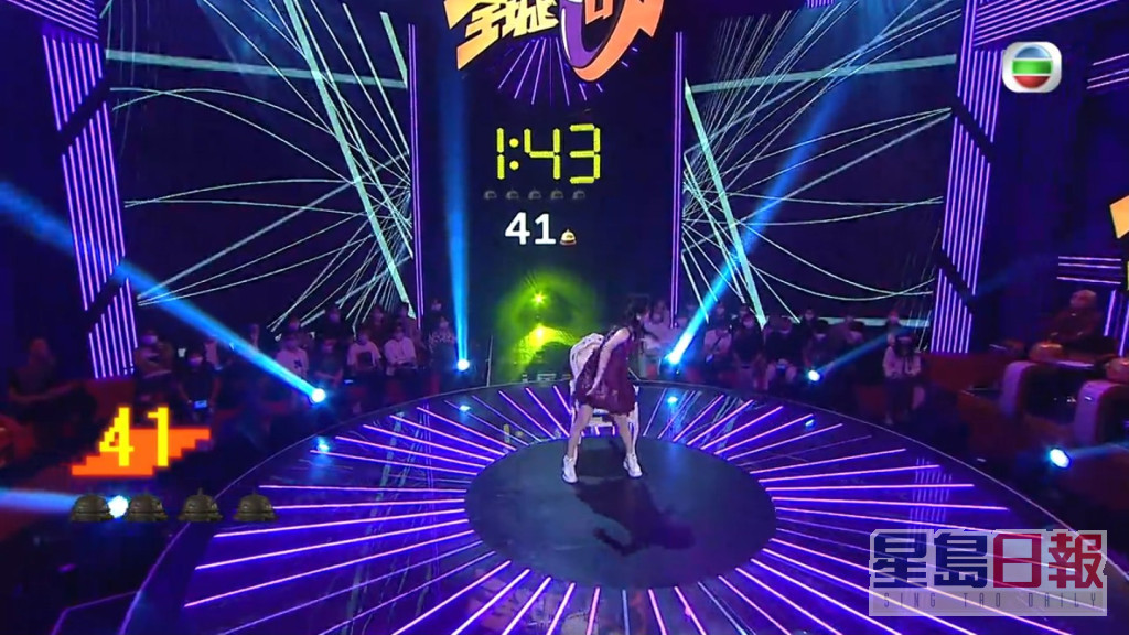 刘家聪对上跳「青春机械舞」的刘芷玲，刘家聪最后胜出。