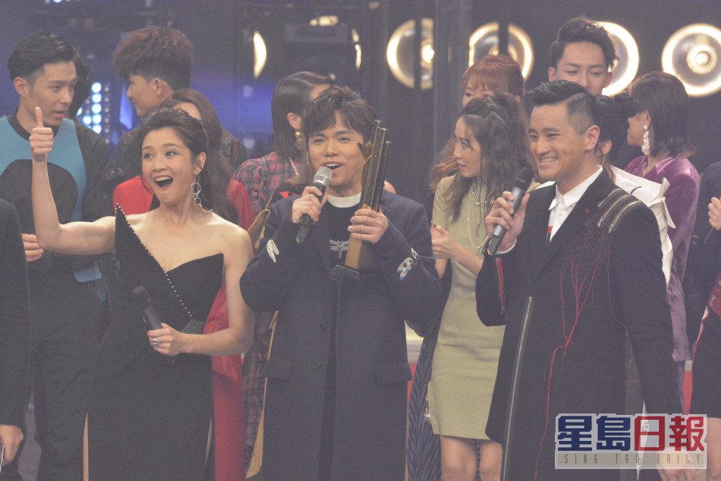 张敬轩4度夺得《劲歌金曲颁奖典礼》「最受欢迎男歌星」。