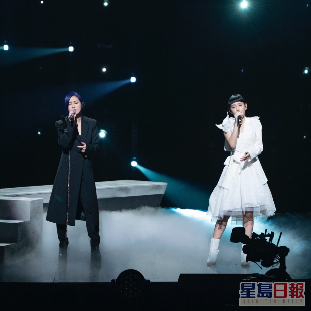 与杨千嬅合唱经典歌《勇》大受欢迎。