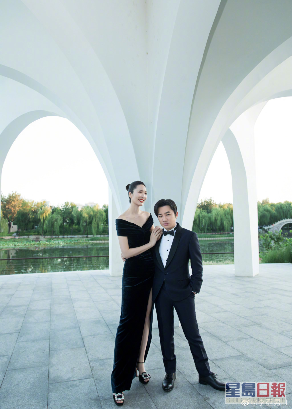 王祖蓝与李亚男曾被指是「长短脚之恋」，于2015年结婚。