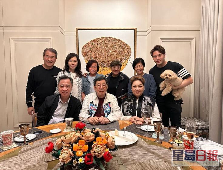 陈浚霆设宴款待肥妈、胡枫等贵宾，连TVB两大高层曾励珍及何丽全都有出席。