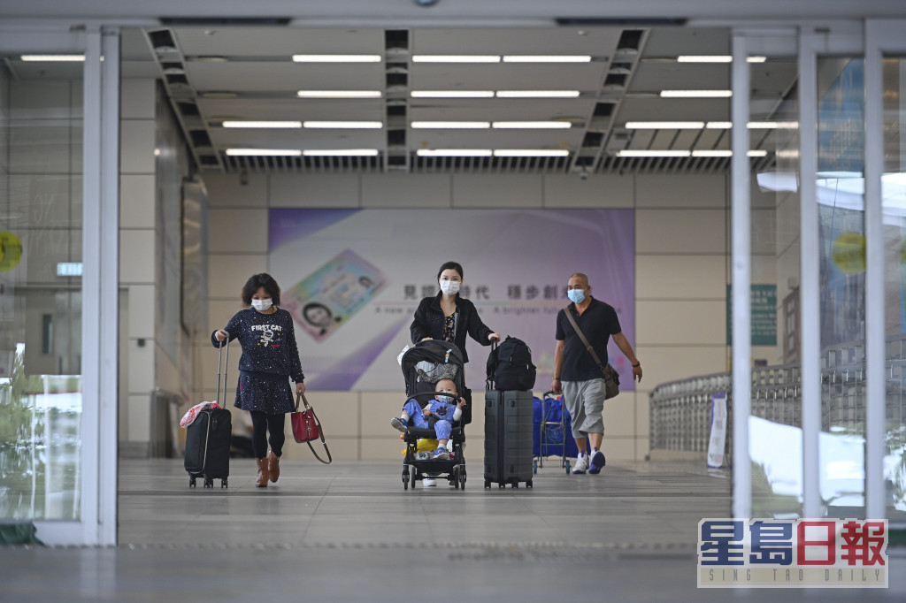 内地下月起有序恢复办理居民旅游、商务赴港签注。资料图片