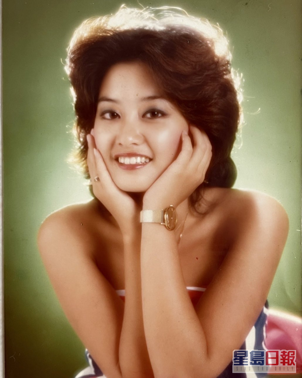 到1990年代，锺慧冰与同居多年的男友结婚，并于1996年诞下林静莉，而她当时亦半退出娱乐圈转战商界做女强人。
