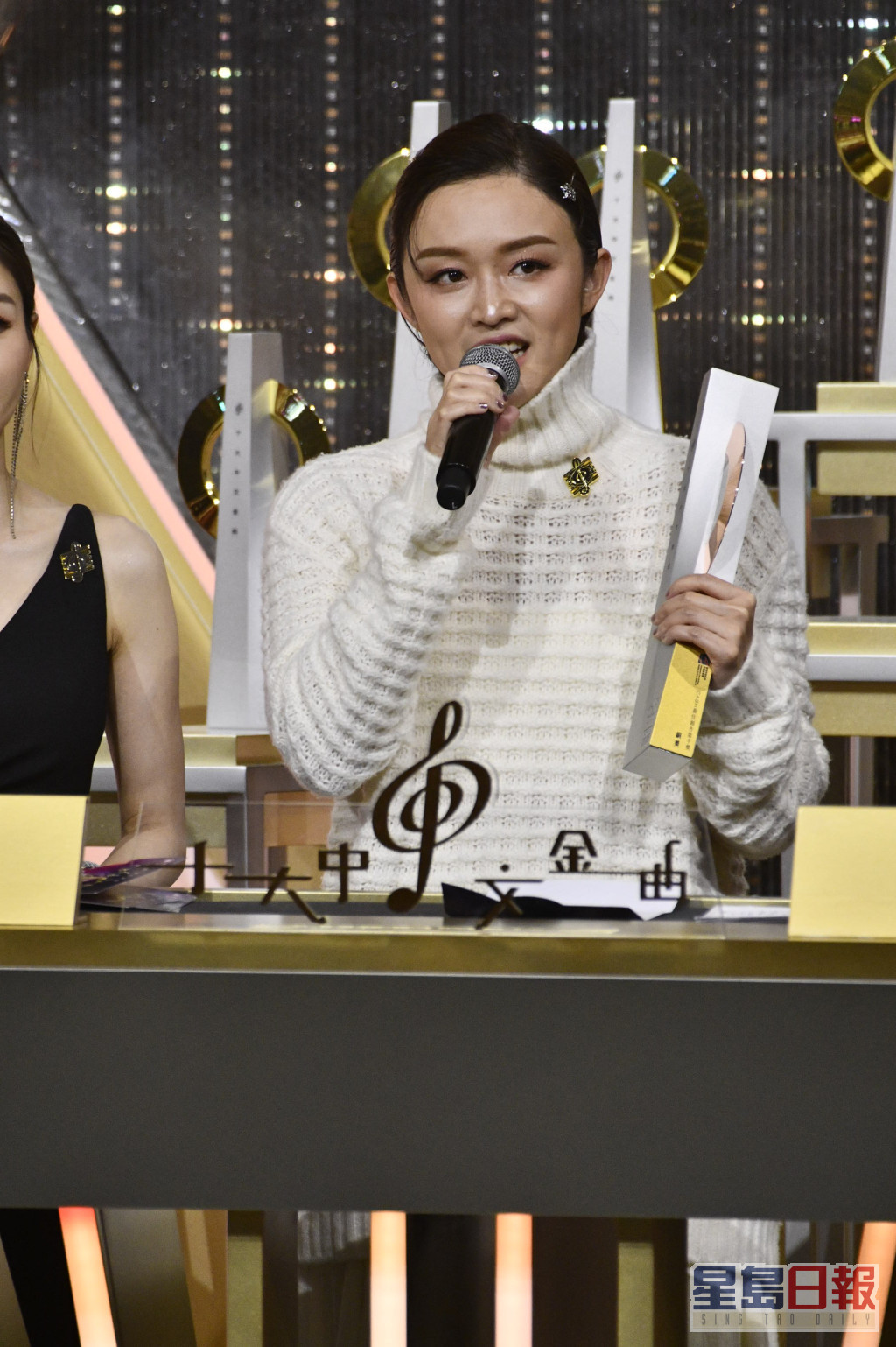 陳明憙獲得「CASH最佳創作歌手獎」銅獎。