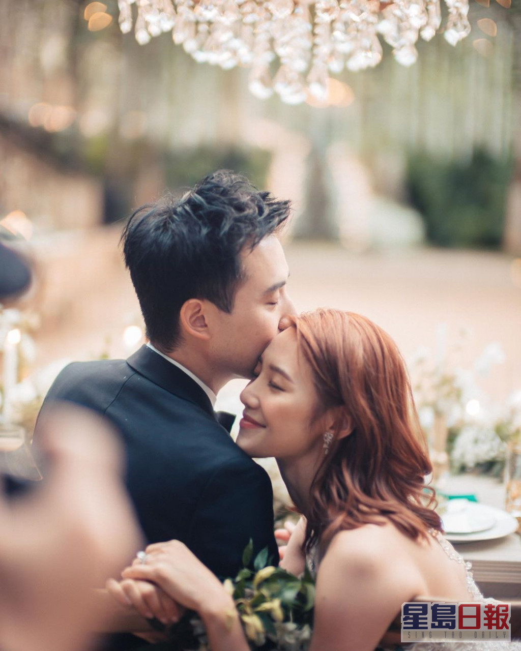 倪晨曦与金融才俊老公Vincent于2020年在夏威夷举行婚礼。