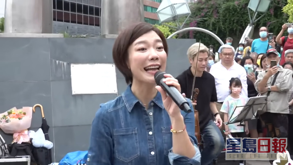 龍婷慶祝在街頭演唱6周年。