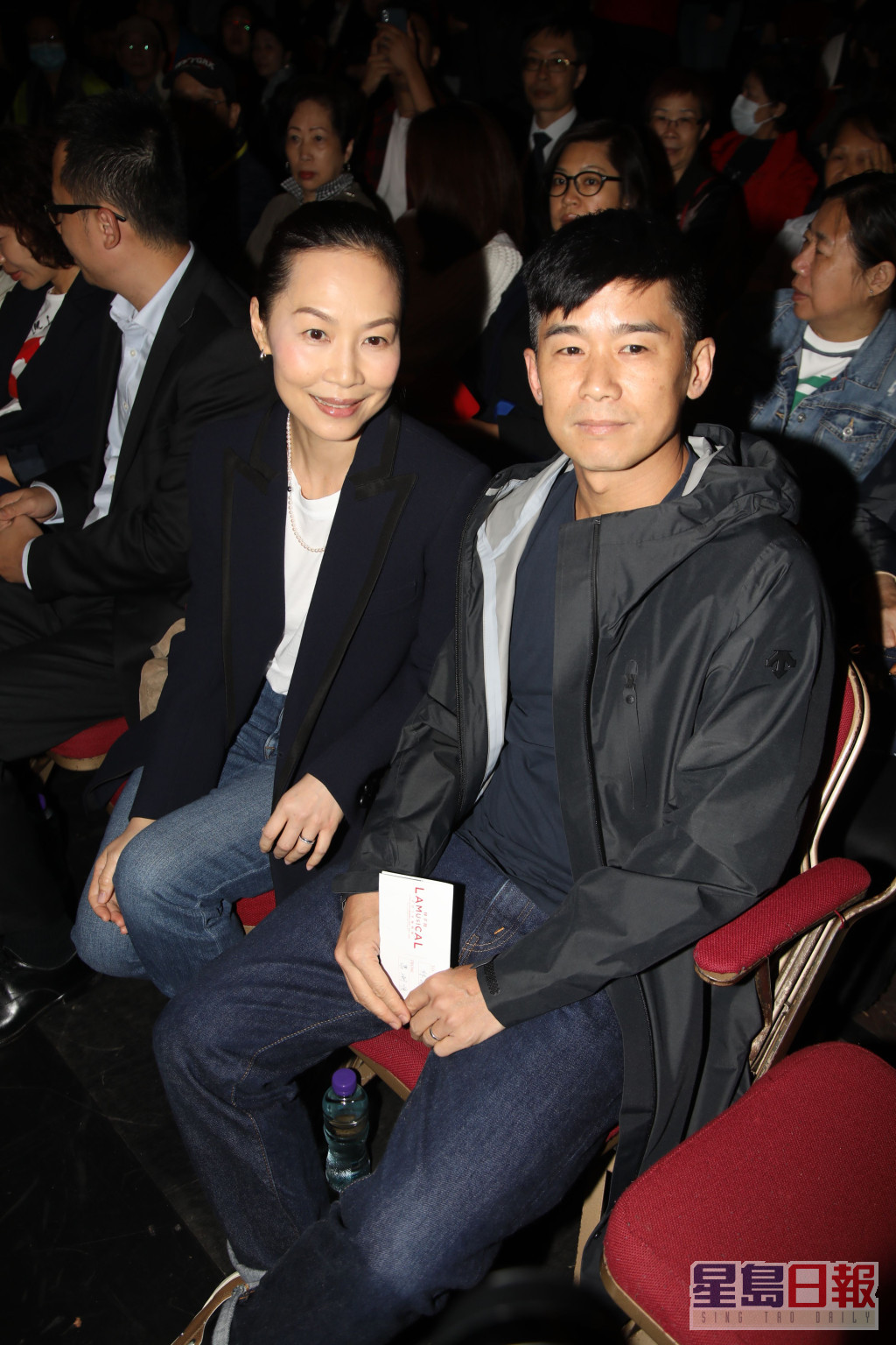 林海峰与彭羚于1998年结婚，二人育有两女。