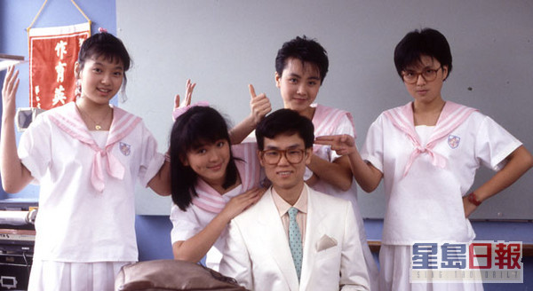 陈加玲在80年代被黄百鸣发掘拍摄《开心鬼》系列而广为人熟悉。