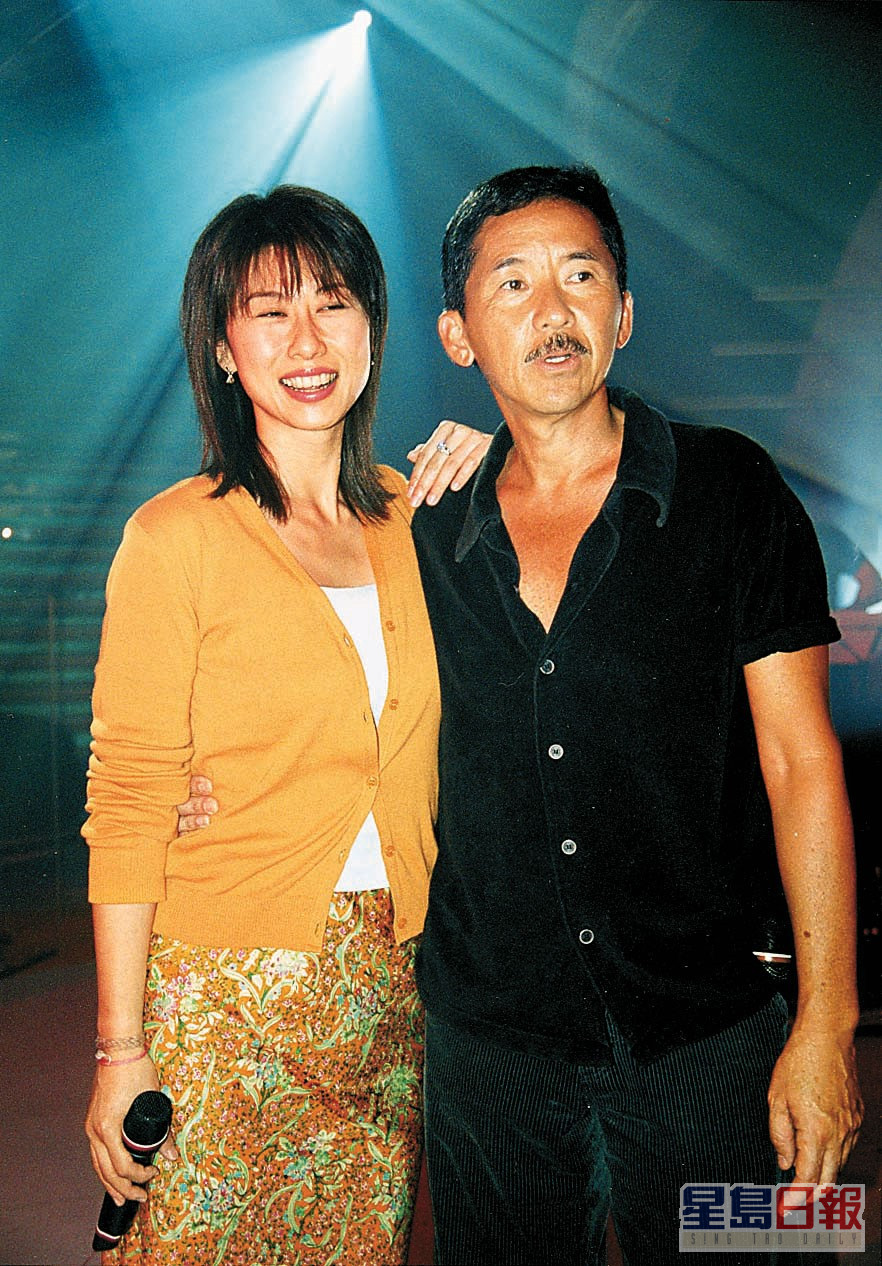 叶倩文先于台湾出道做歌手，后来到香港发展。