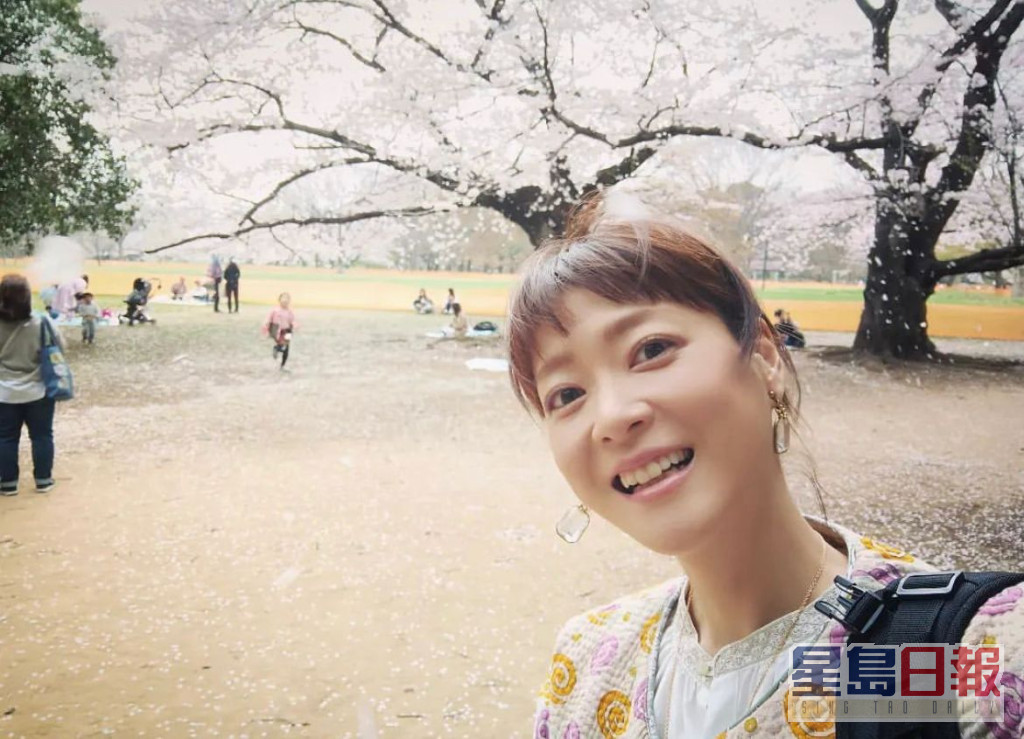 上野樹里昨上載睇櫻花的照片。