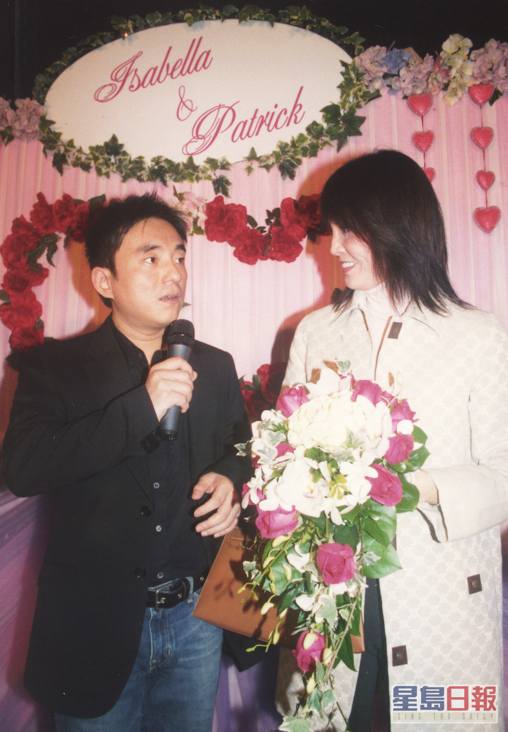 吕方和郑裕玲交往后发展地下情，直到1993年恋情才曝光，关系浮上水面后，经常都出双入对，而且还拍档一起主持节目。
