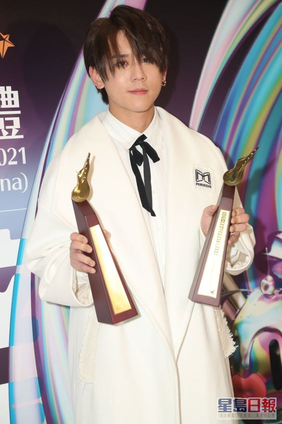姜B今年再度獲得最喜愛男歌手及最喜愛歌曲。