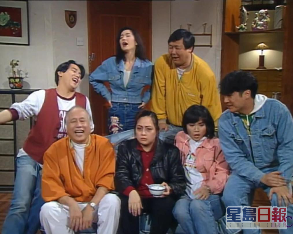 李婉华（后中）及吴镇宇（前右一）等主演的《卡拉屋企》，曾大受观众欢迎。
