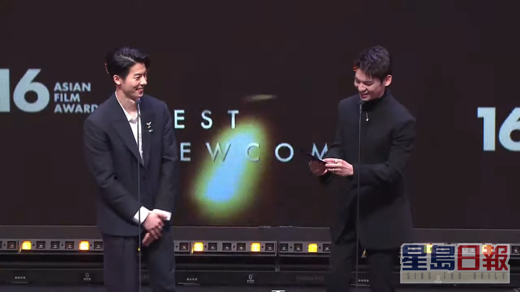 許光漢與林柏宏一同頒發「最佳新演員」。