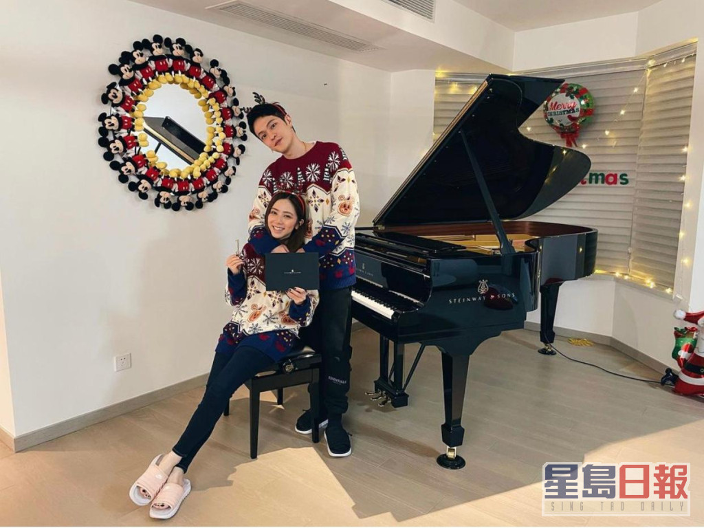 Mark在圣诞送上价值78万港元的三角演奏琴做礼物。