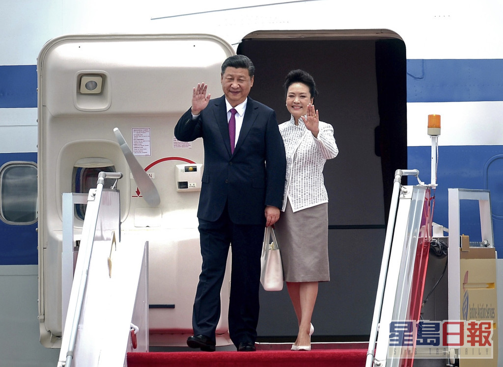 2017年国家主席习近平与夫人彭丽媛抵港。资料图片